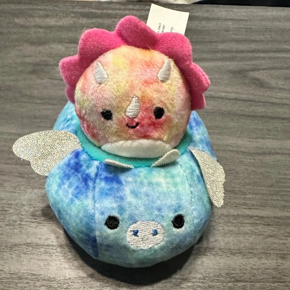 Squishmallow Squishville Trinity Triceratops Car